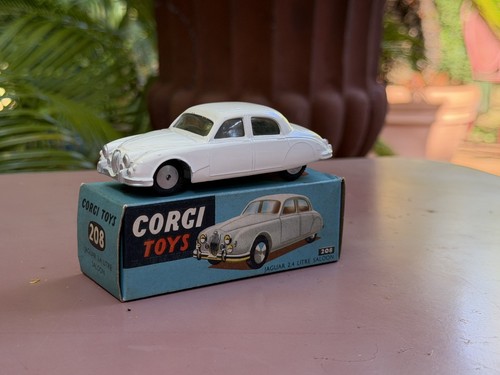 Corgi toys 208 - toys, jaguar